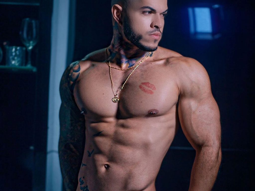 Muscular gay cam model Axel Crow shirtless