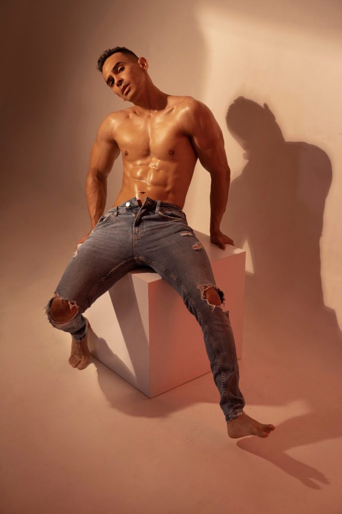 Gaycams hunk Randy Pitts in jeans