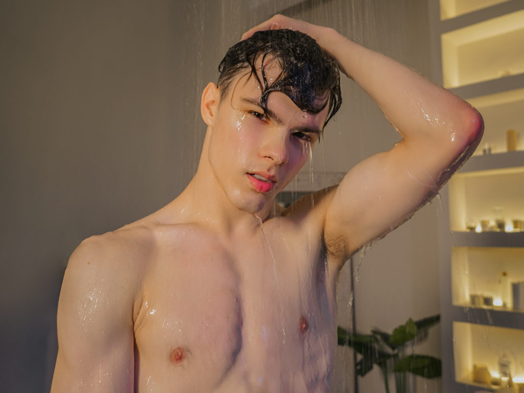 Twink gay live cam model Aiden Carver in the shower
