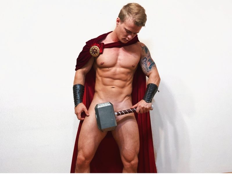 Live Randy Blue Gay Cams Model Pashka X posing in superhero cosplay