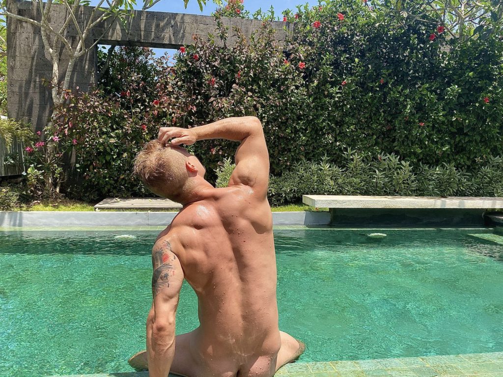 Live Randy Blue Gay Cams Model Pashka X posing nude by pool.